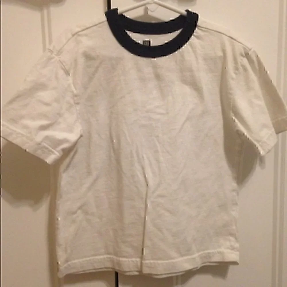 Boys Gap tshirt xs